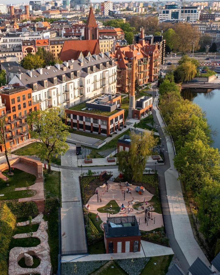Bulwar Staromiejski Jana Pawla Ii 11 * Wroclaw